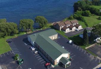 Econo Lodge On the Bay allows 18 year olds to book a room