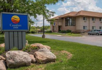 Comfort Inn Okemos - East Lansing allows 18 year olds to book a room