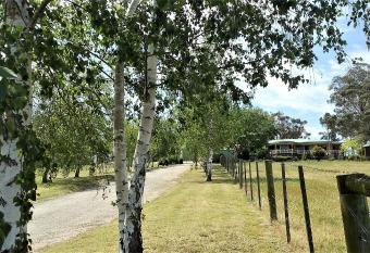 Nicholson BnB and Arts Centre has Balcony rooms