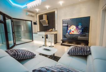 H & V Residence - Diamond Bungalow Apartment allows 18 year olds to book a room