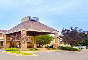 Comfort Inn West allows 18 year olds to book a room