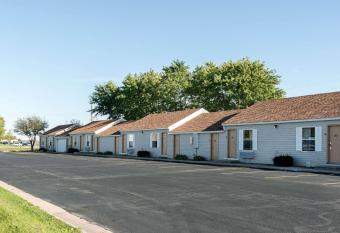 Rodeway Inn & Suites has Smoking rooms