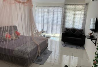 Offer Spacious Studio KSL Residences Daya has rooms with a private hot tub