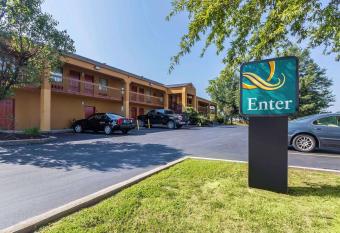 Quality Inn Charleston - Sikeston has Smoking rooms