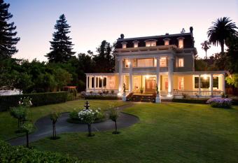 Churchill Manor allows 18 year olds to book a room