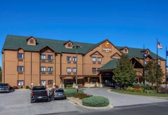 Comfort Inn St. Robert/Fort Leonard Wood allows 18 year olds to book a room