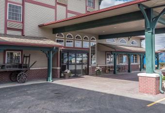 Comfort Inn Marshall Station allows 18 year olds to book a room