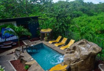 The Jungle Container has Balcony rooms