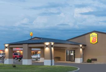 Super 8 by Wyndham Charleston/Sikeston East MO has Smoking rooms