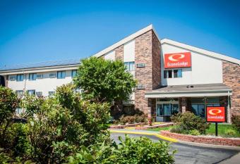 Econo Lodge Kansas City Downtown North allows 18 year olds to book a room