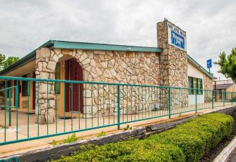 Relax Inn Saint Charles has Smoking rooms