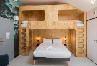 Eklo Bordeaux Centre Bastide allows 18 year olds to book a room