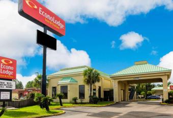 Econo Lodge Inn & Suites has Smoking rooms
