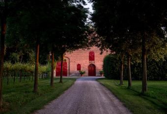 Alloggio Cantalupo allows 18 year olds to book a room