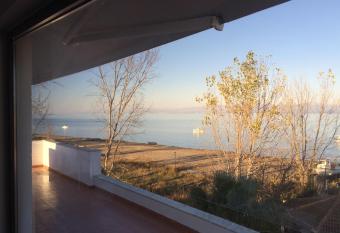 Hebes on the beach has Balcony rooms
