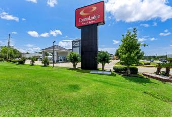 Econo Lodge Inn and Suites Ocean Springs ~ Biloxi has Smoking rooms