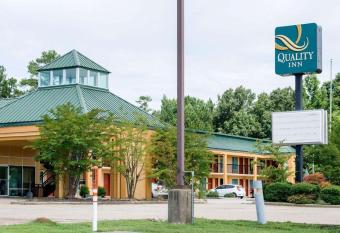 Quality Inn Louisville has Smoking rooms