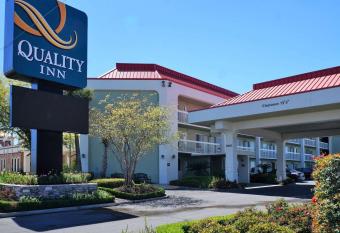 Quality Inn Gulfport I-10 has Smoking rooms