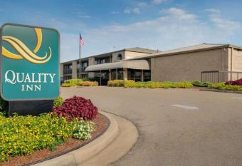 Quality Inn Columbus Ms has Smoking rooms
