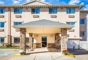 Comfort Inn allows 18 year olds to book a room