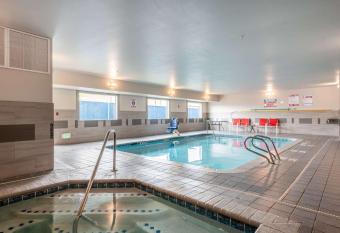 Quality Inn & Suites allows 18 year olds to book a room