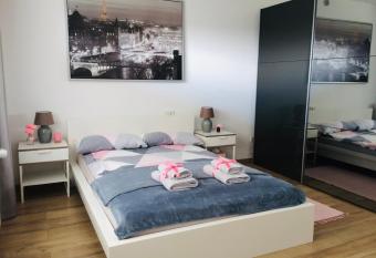 NEU! TOP Apartment! 7km Saarbruecken! Terrasse, Garten! allows 18 year olds to book a room
