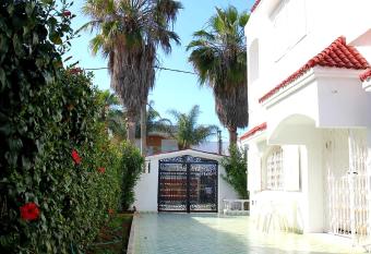 Votre Maison de vacances en bord de mer - Harhoura has Balcony rooms