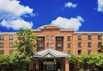 Comfort Suites Regency Park allows 18 year olds to book a room