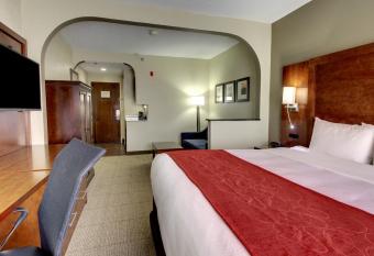 Comfort Suites University - Research Park has rooms with a private hot tub