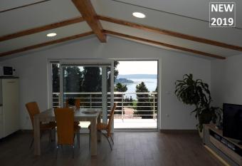 Red Rose Apartment has Balcony rooms