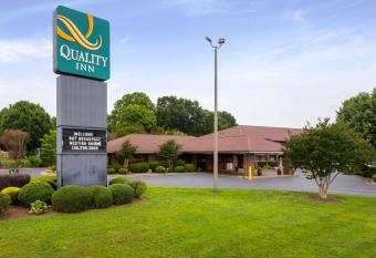 Quality Inn Mount Airy Mayberry has Smoking rooms