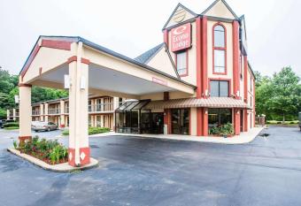 Econo Lodge Garner - Raleigh has Smoking rooms