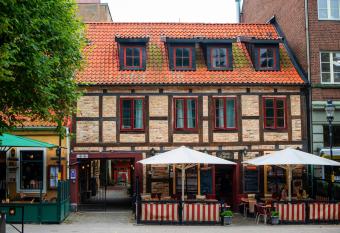 Continental Apartment Hotel Helsingborg allows 18 year olds to book a room