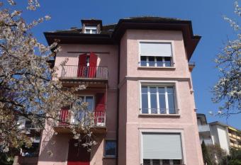 Chambres meubl  es Prilly - Lausanne allows 18 year olds to book a room