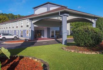 Quality Inn Washington Nc allows 18 year olds to book a room