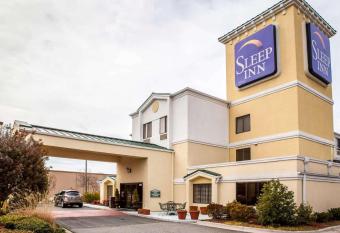 Sleep Inn Hanes Mall allows 18 year olds to book a room