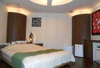 Hotel Regina has Smoking rooms