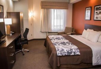 Sleep Inn & Suites at Concord Mills has rooms with a private hot tub