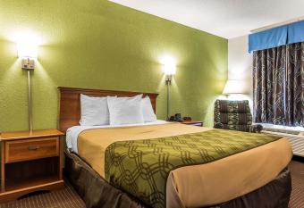 Econo Lodge has Smoking rooms