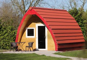 Luxe Eco Pod op Camping de Stal allows 18 year olds to book a room