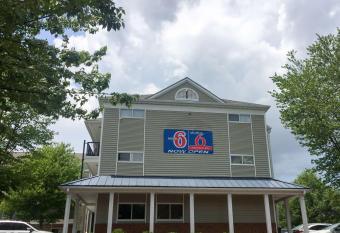 Motel 6 Greensboro Nc I 40 has Smoking rooms