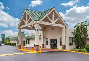 Quality Inn & Suites Hanes Mall has Smoking rooms