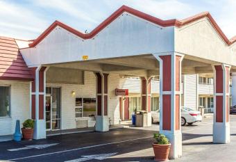 Econo Lodge Eden has Smoking rooms