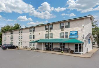 Rodeway Inn has Smoking rooms