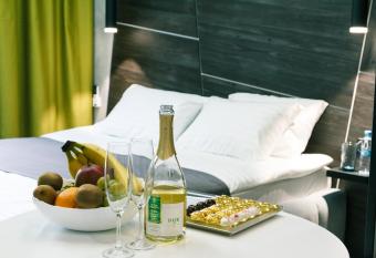 Luxury Apartments has rooms with a private hot tub