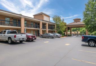 Quality Inn & Suites Rockingham has Smoking rooms