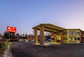 Econo Lodge Whiteville has Smoking rooms