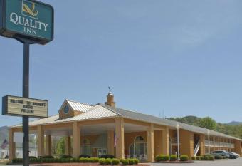 Quality Inn has Smoking rooms