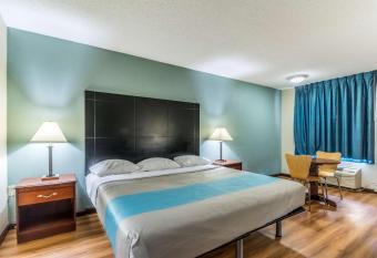 Motel 6 Kenly Nc has rooms with a private hot tub