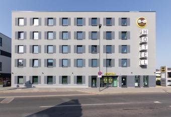 B&B Hotel Neuss allows 18 year olds to book a room